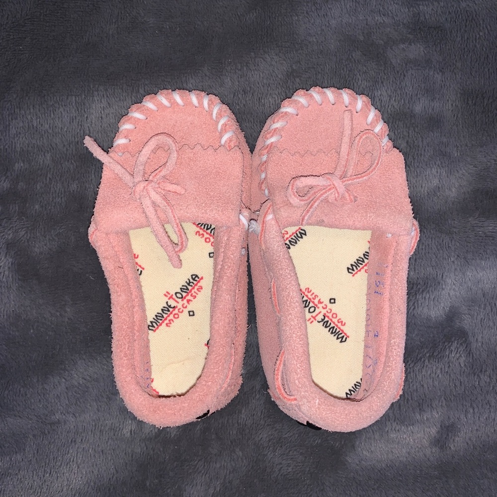 Minnetonka pink toddler shoes